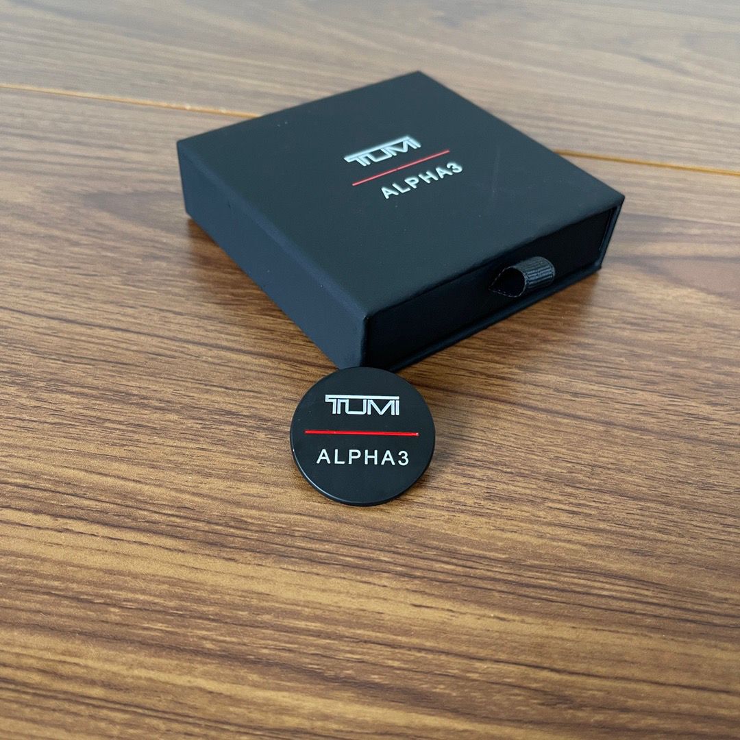 【free shipping】NEW TUMIˉClassic hardware badge sticker gift box!