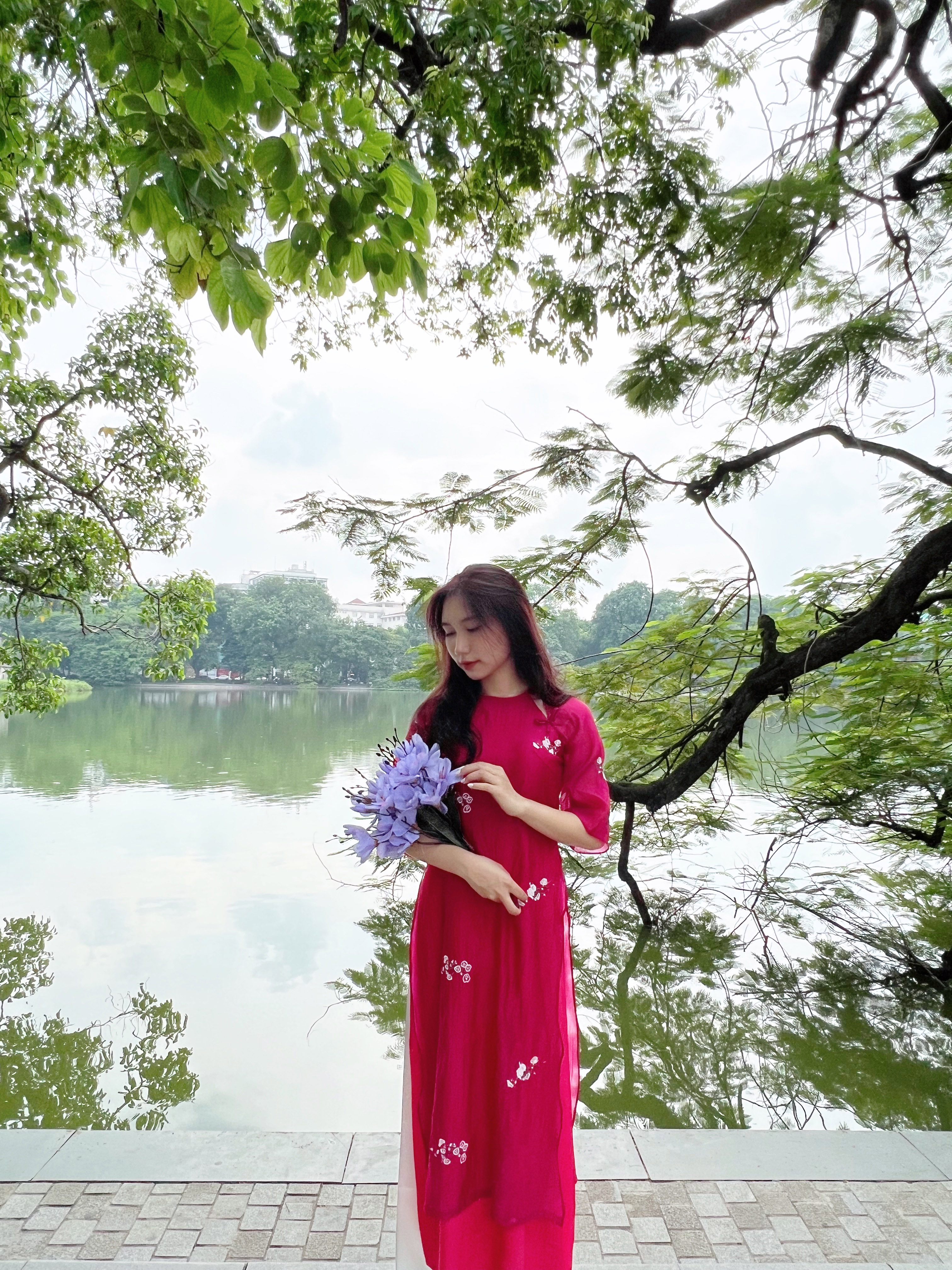 Áo dài cách tân dáng suông hoa nhí truyền thống cao cấp Áo dài nữ lụa cổ tròn thiết kế kèm quần áo dài may sẵn màu Hồng