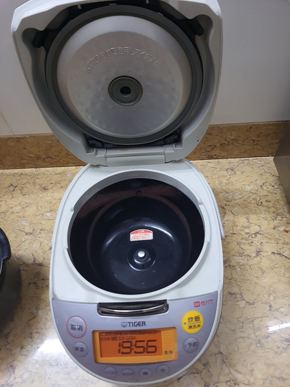 Nồi cơm điện cao tần Tiger tacook nhật bãi
