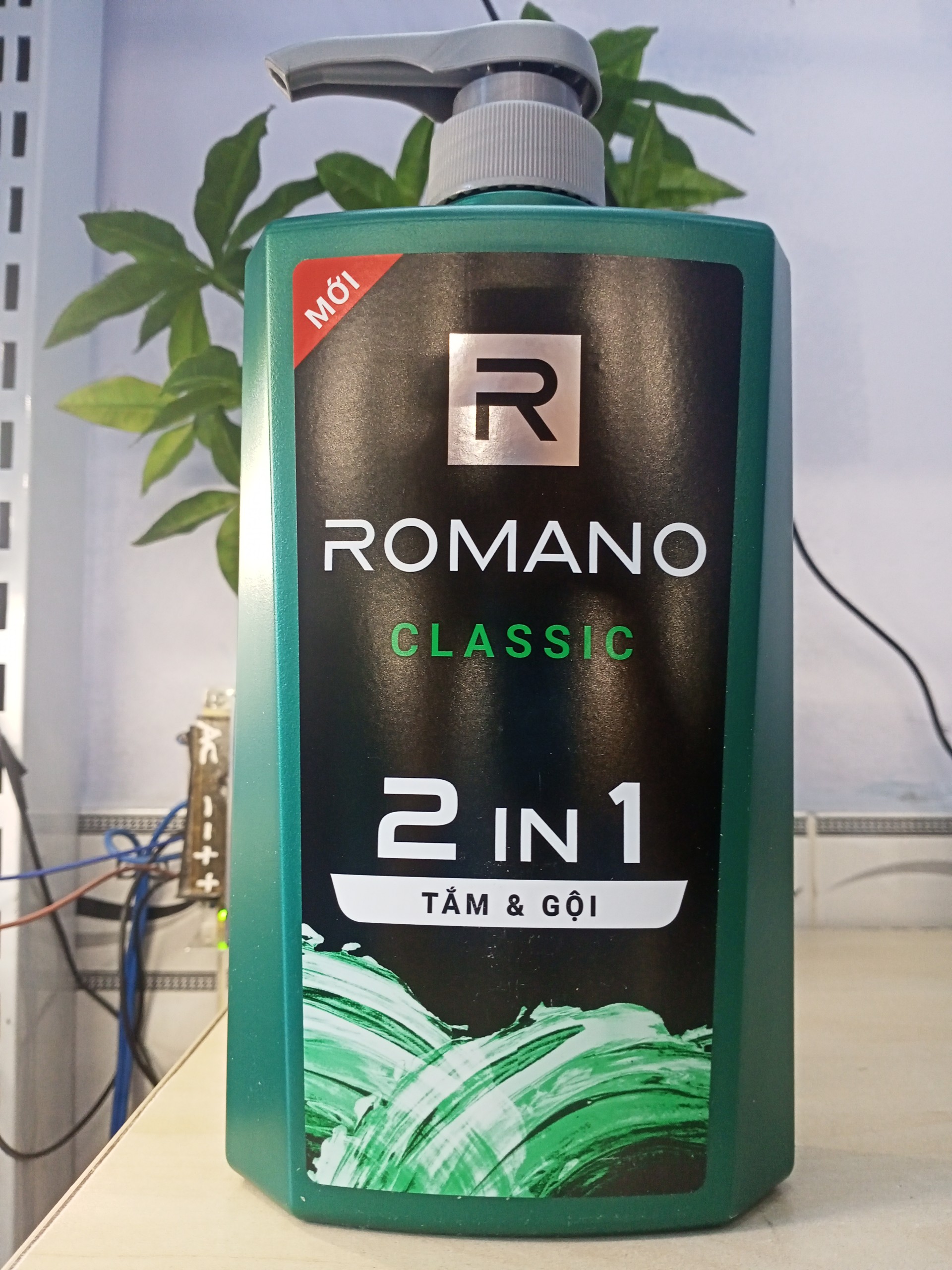 Sữa tắm gội Romano 2 in 1 650g