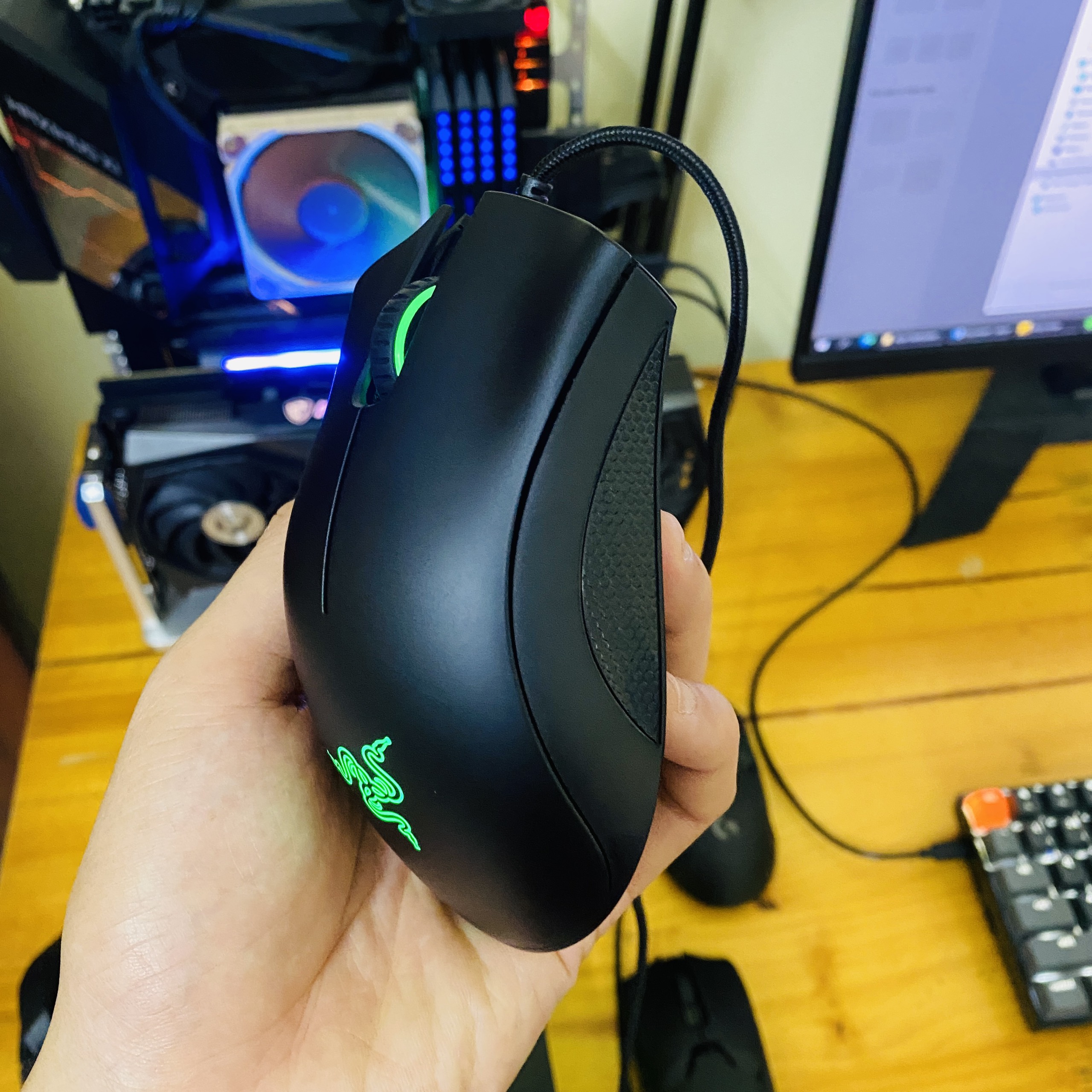 Chuột chơi game Razer Deathadder Esstinal 6400DPI - Bảo hành 12 tháng - không box giá siêu rẻ