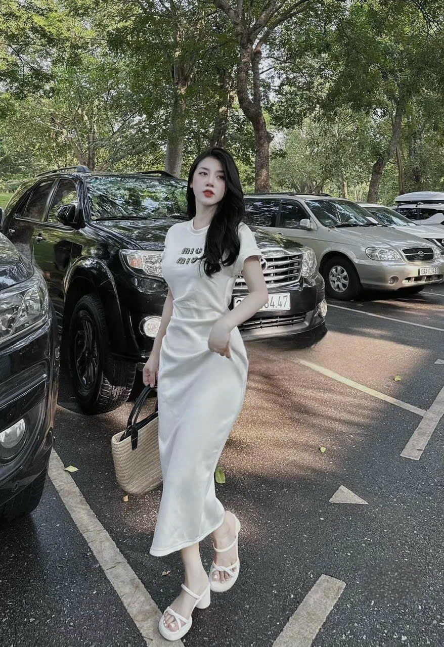 Váy dúm eo đính đá chữ miumiu