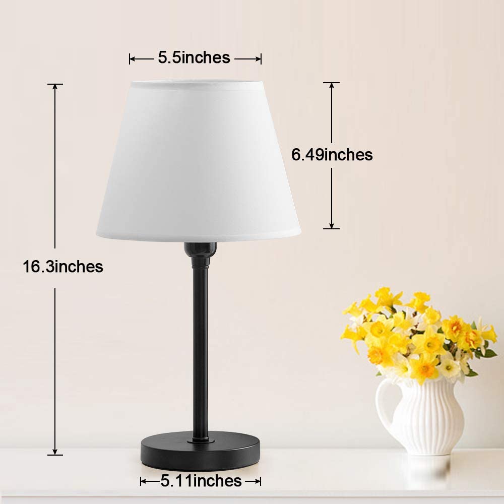 Đèn để bàn hiện đại với chao đèn vải