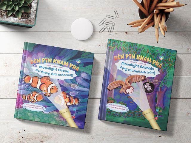 Sách - Đèn pin khám phá - Moonlight Animals - Động vật dưới ánh trăng