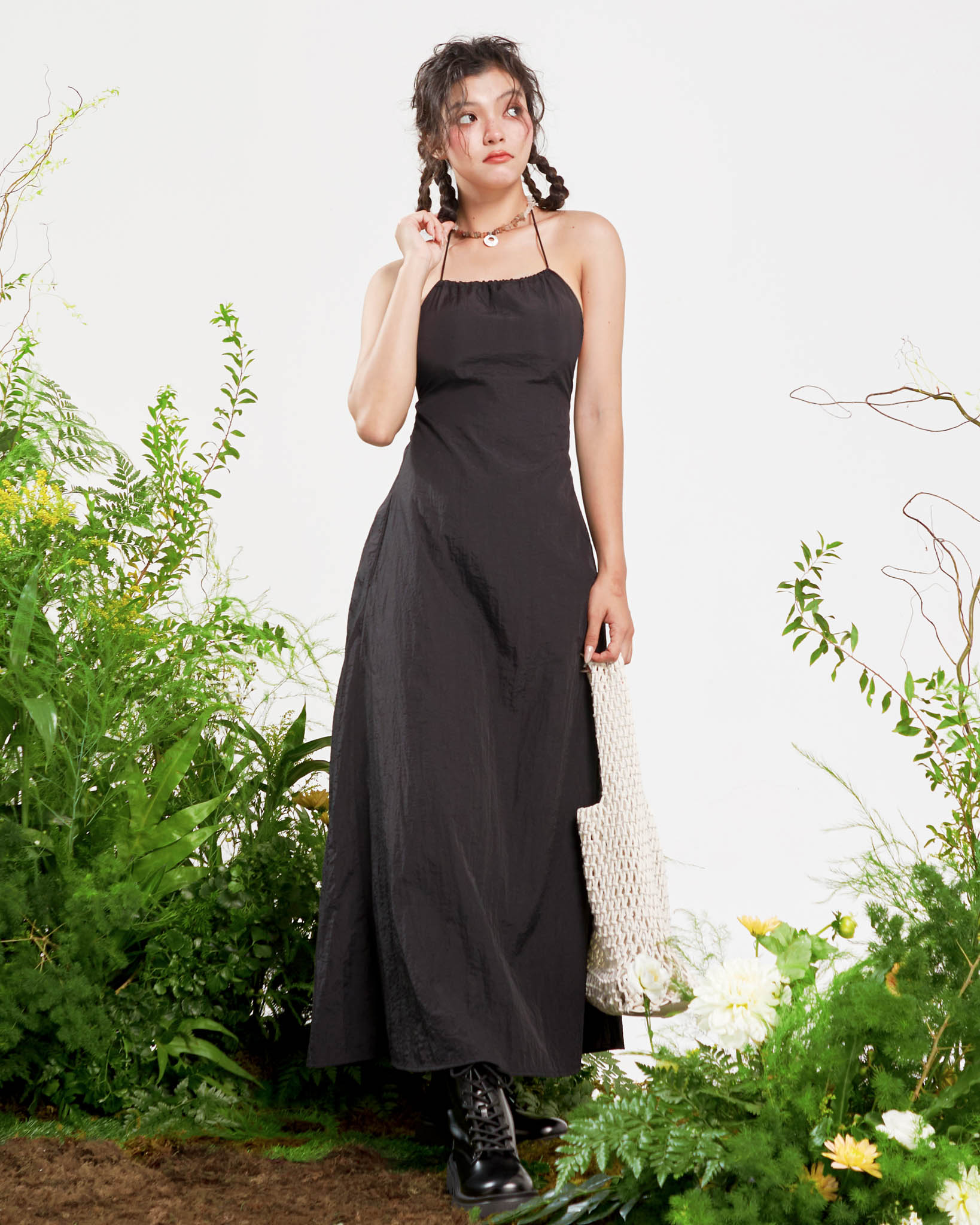 DOTTIE - Đầm midi rút thun cổ yếm - Đen - D0514