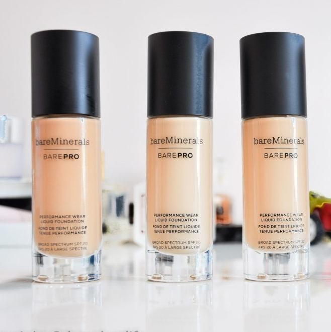 Kem Nền Khoáng bareMinerals barePRO Performance Wear Liquid Foundation SPF 20