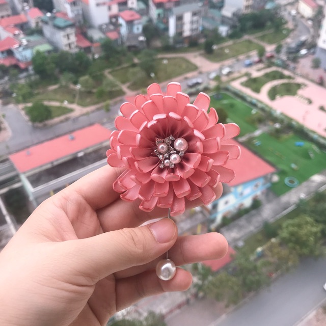 Hoa Cúc Cài Áo Dạ/Áo Dài/Vest [HANN HANDMADE - Hoa cài áo, phụ kiện thời trang sỉ]