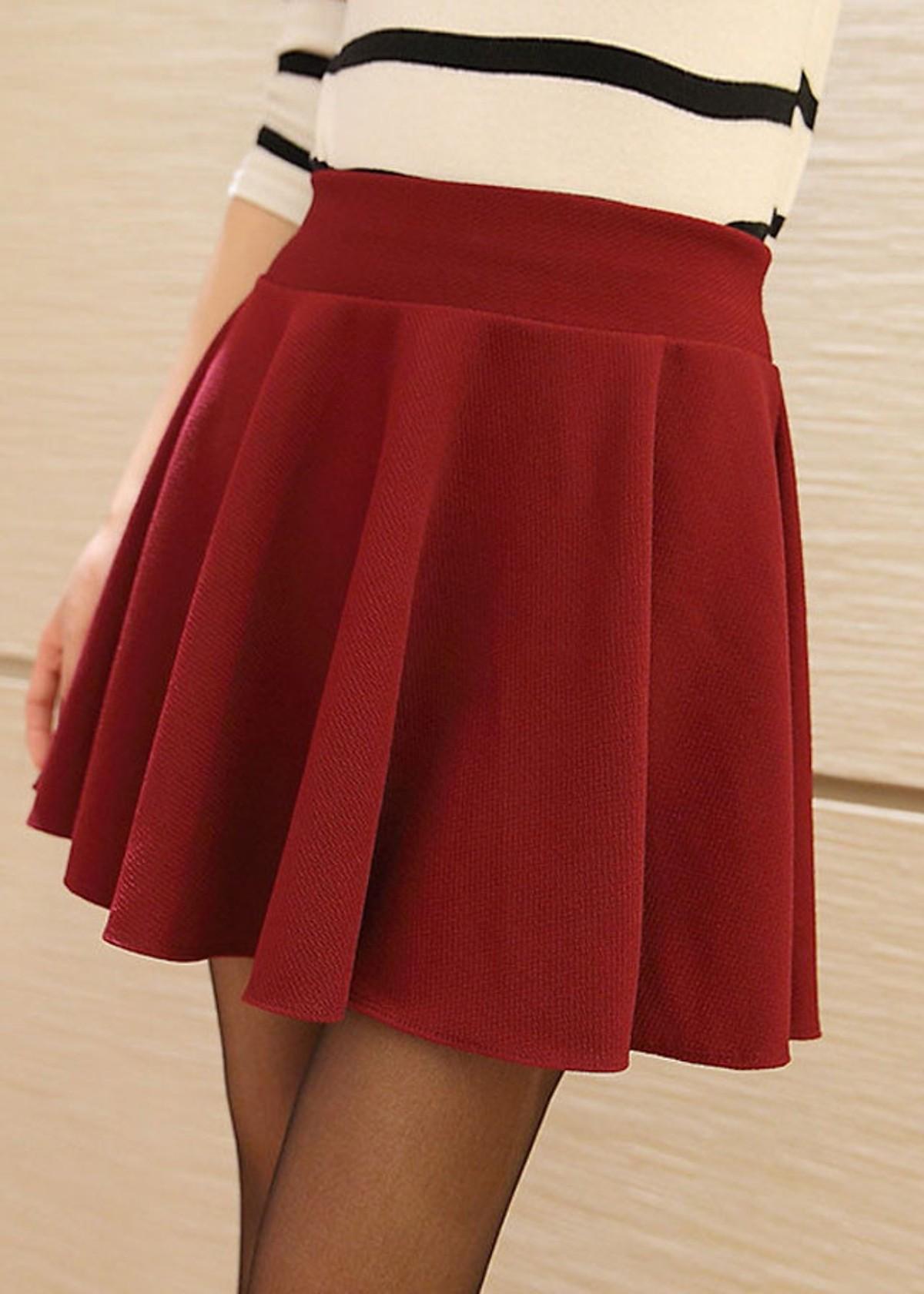 Chân váy ngắn dáng xoè