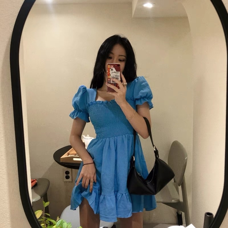 Đầm cổ vuông tay bồng