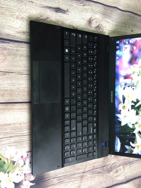 Máy tính xách tay samsung 300V