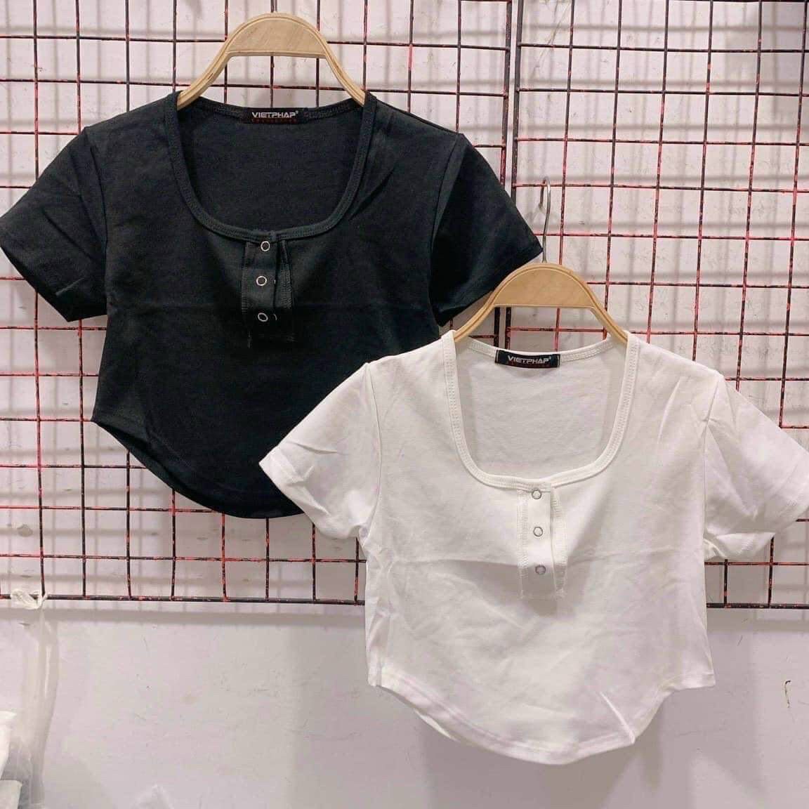 Áo Croptop Tay Ngắn Tà Bầu Phối Nút Cổ Rộng Thời Trang TTKXA0227