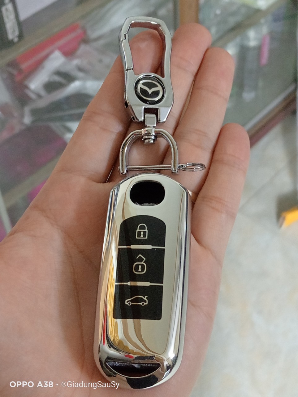 Ốp bọc chìa khoá ô tô silicon mạ crom kèm móc xe mazda 3, mazda cx5, mazda 6, mazda cx8 - mẫu 3 nút