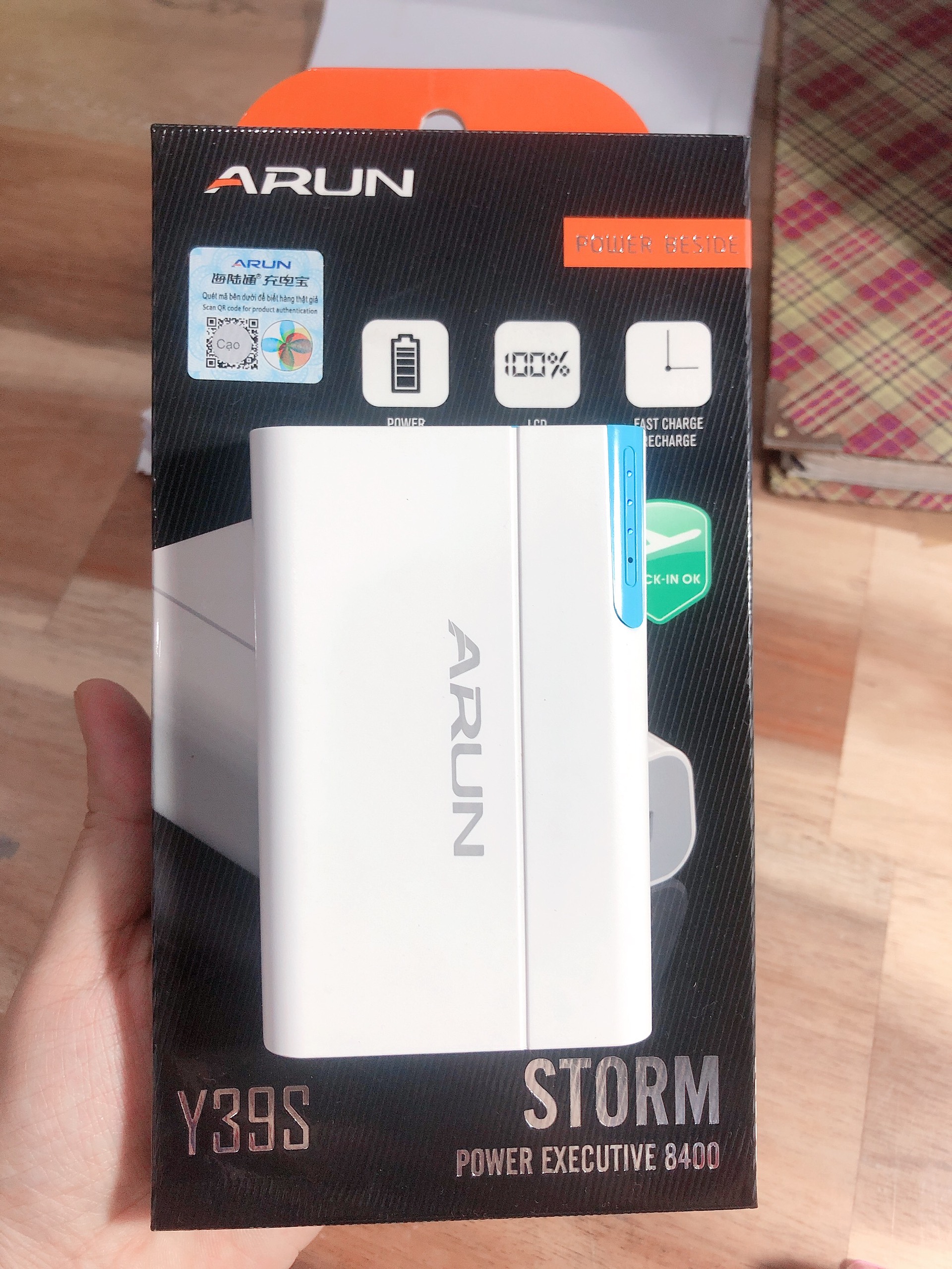 Pin dự phòng arun 8400mah