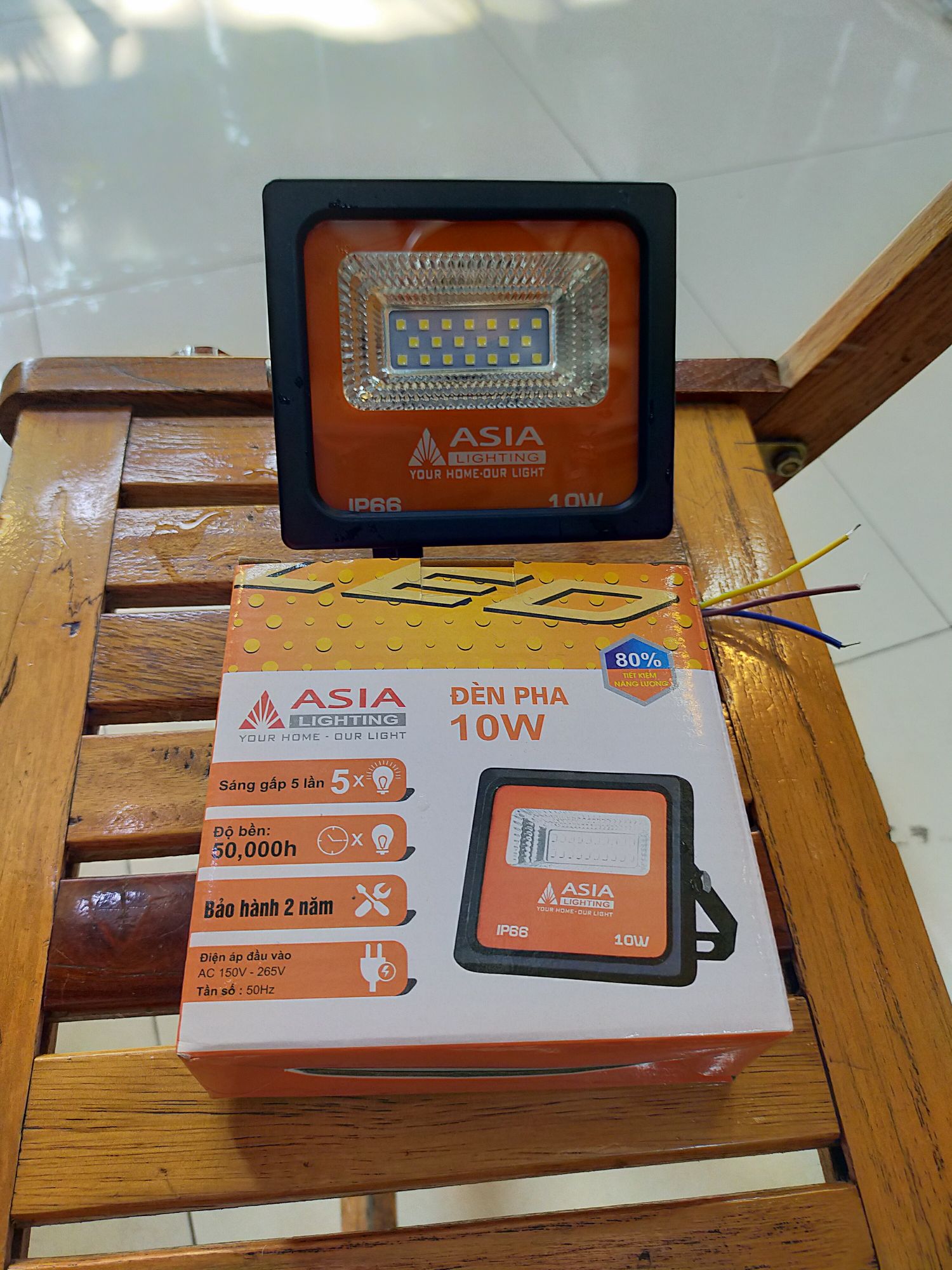 Chiếu pha Asia 10w