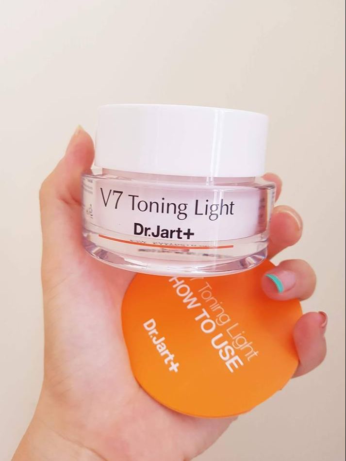 KEM DƯỠNG TRẮNG DA V7 TONING LIGHT