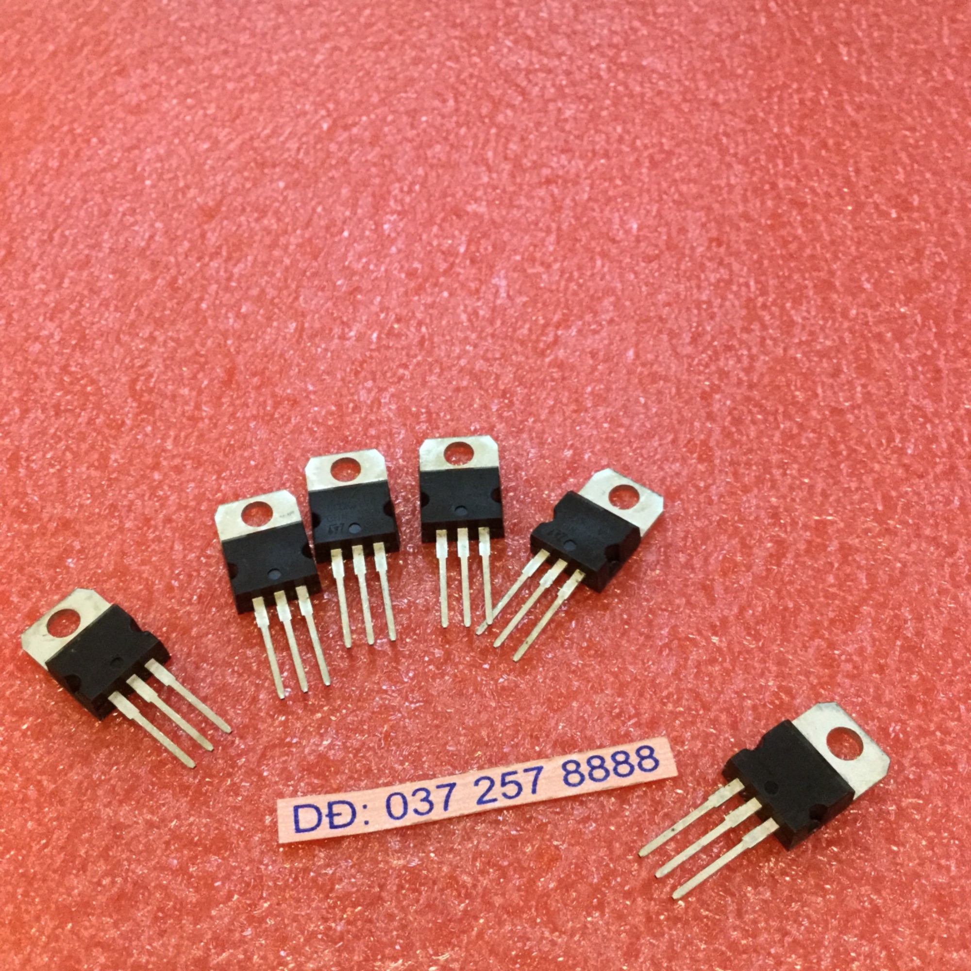 IC ổn áp 7809(9 v ) giá cho 10 chiếc