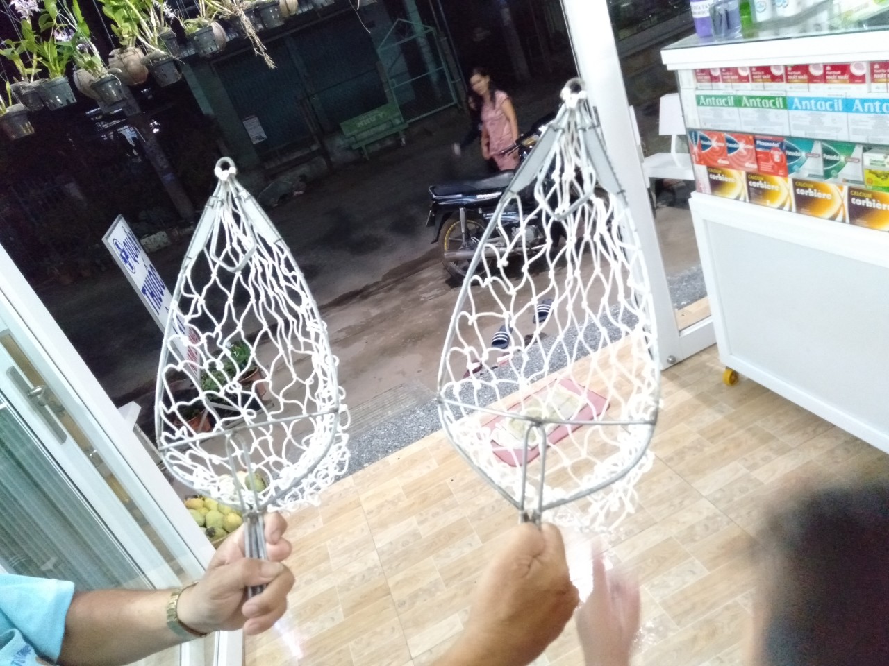 Lồng hái trái cây trên cao