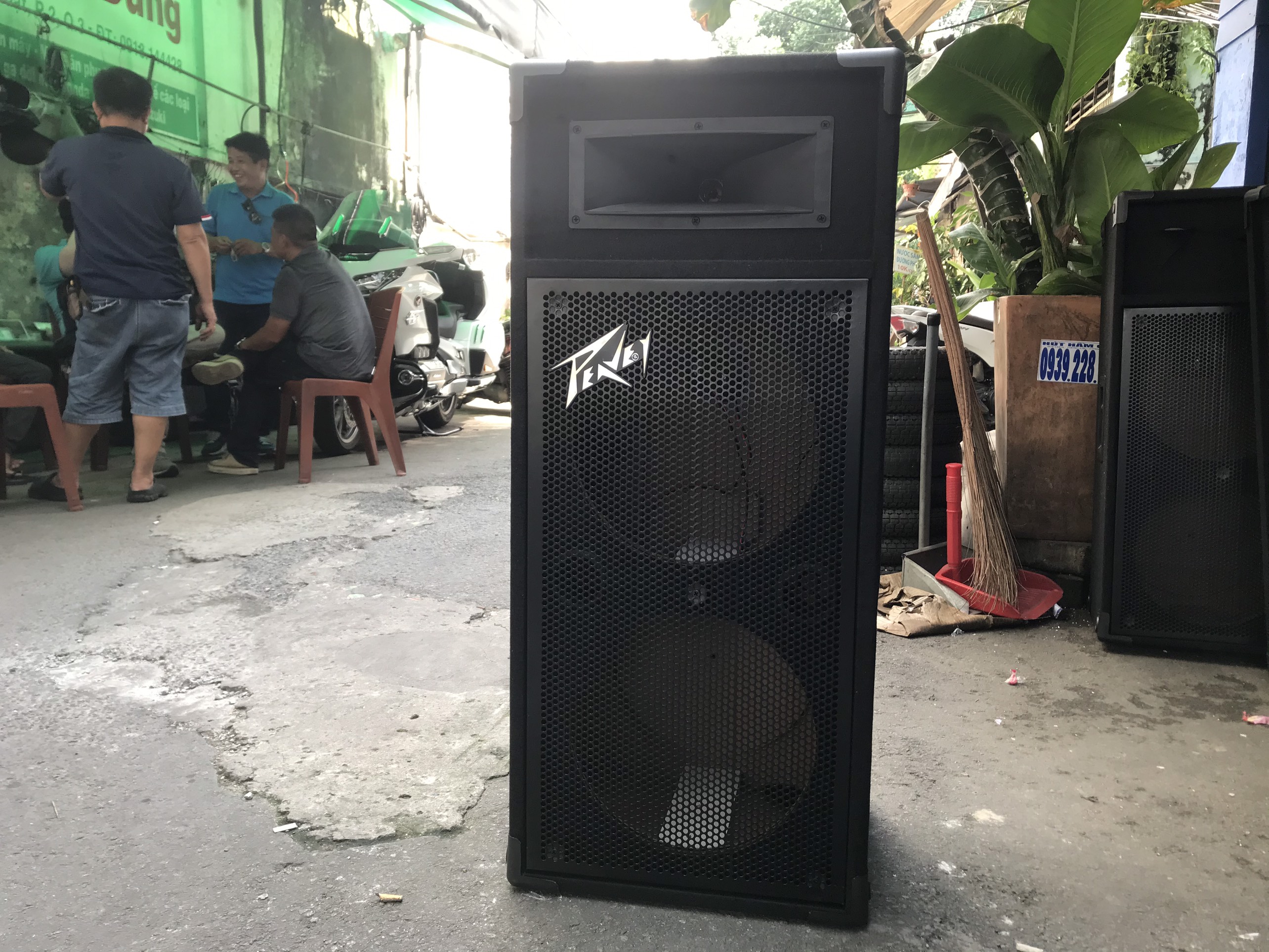 1 Cái Vỏ loa 2 bass 3 Tấc ( Tặng kèm Tem + Họng Kèn )