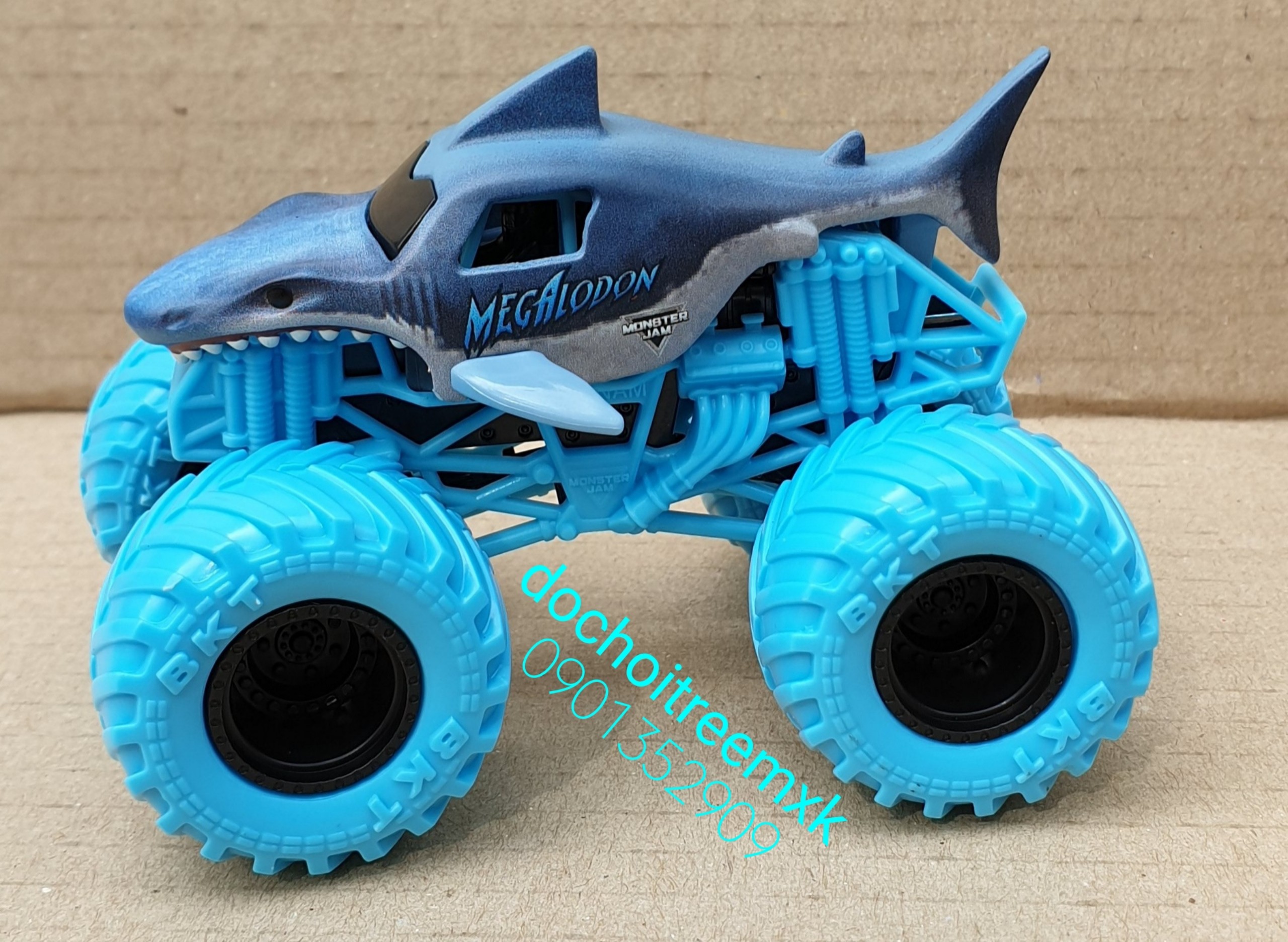 [HCM]Set xe Monter Jam cá mập cho bé hàng Spin Master Canada (Monter Jam Creatures)