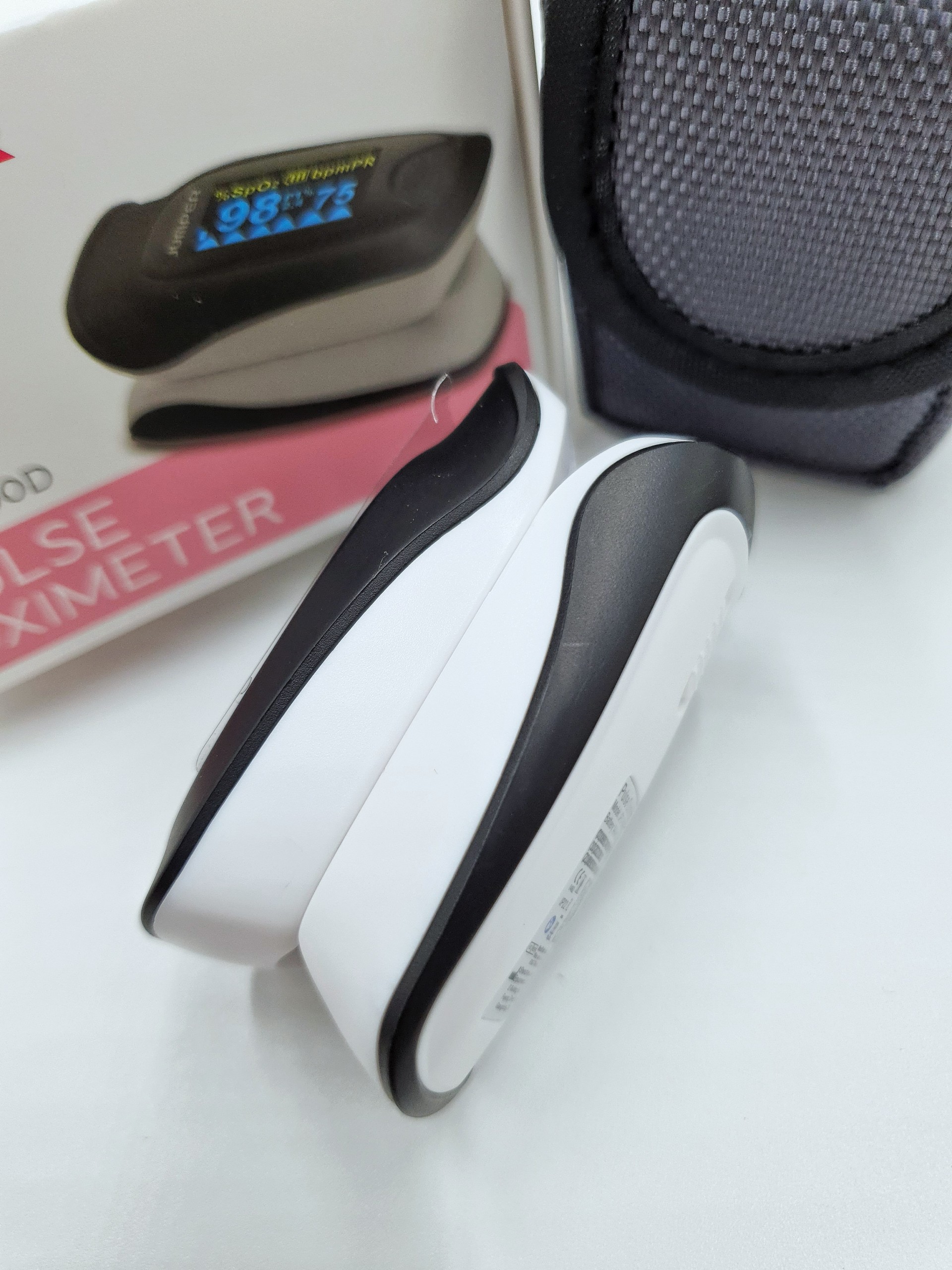 Máy đo SPO2 Jumper 500D - đo 3 chỉ số - Bảo hành 2 năm