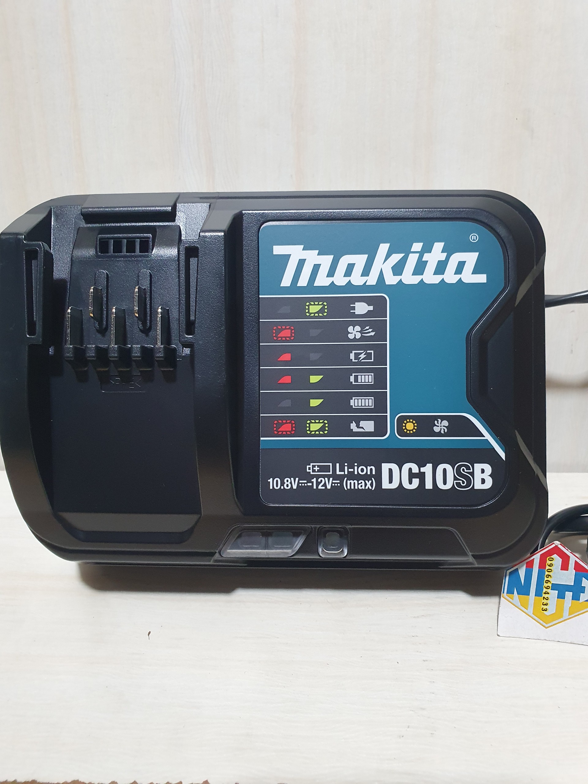 Đế sạc pin nhanh makita 12vmax dc10sb