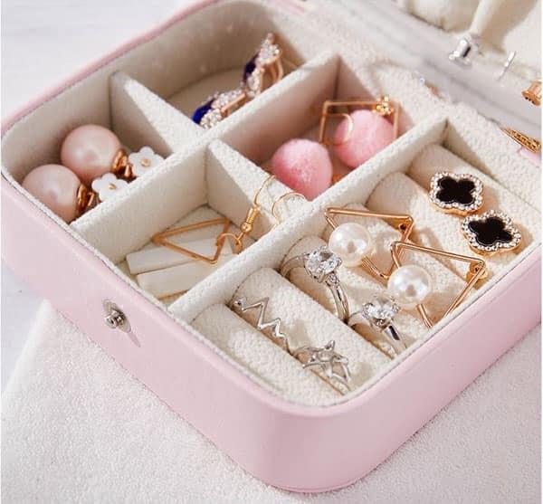 Hộp đựng đồ trang sức kèm gương mini