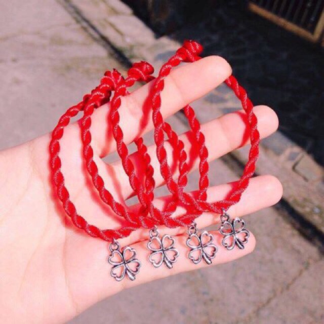 Vòng tay chỉ đỏ may mắn kèm charm ngẫu nhiên