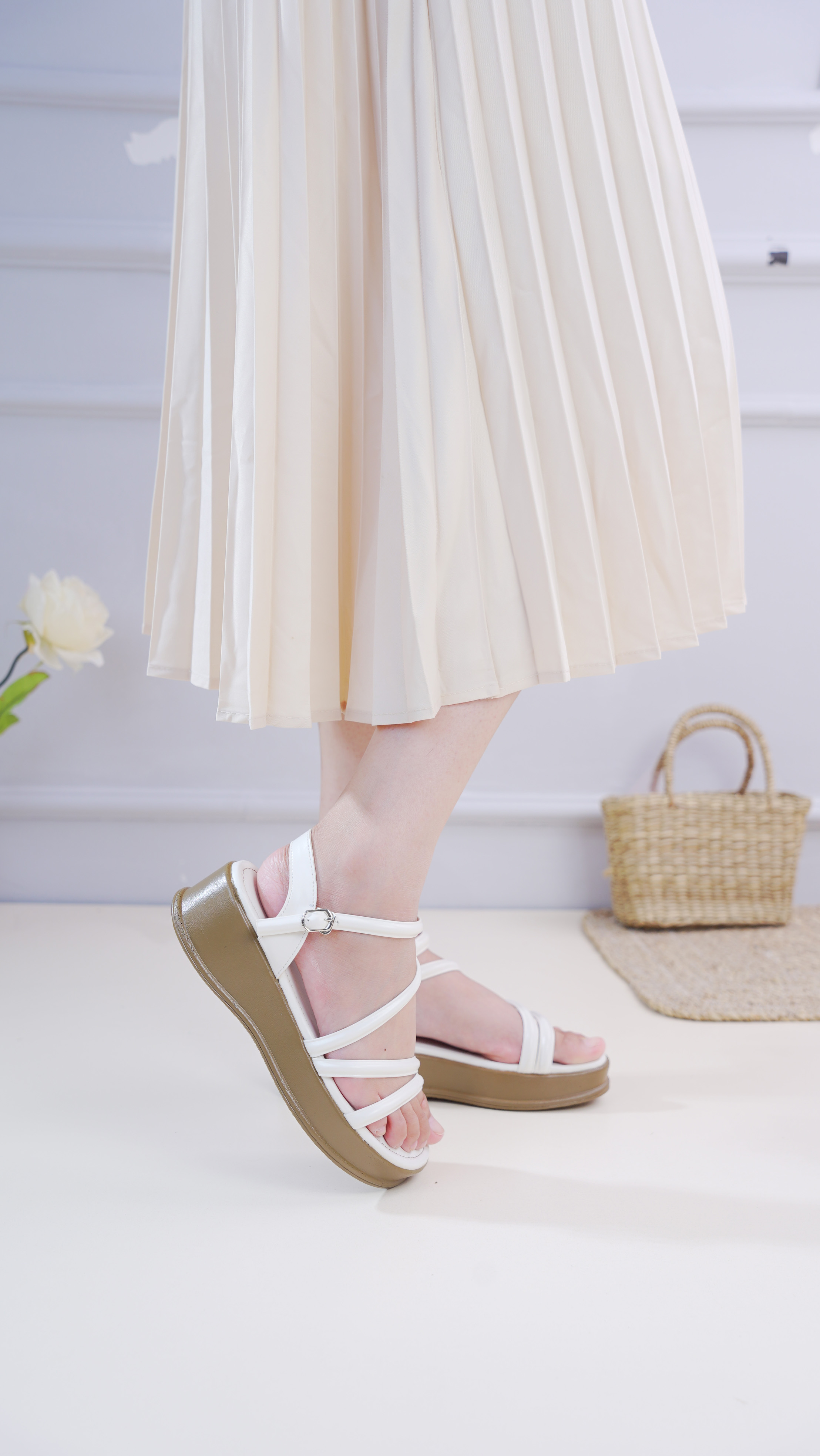 Giày sandal đế xuồng 5cm quai mảnh pixie h307