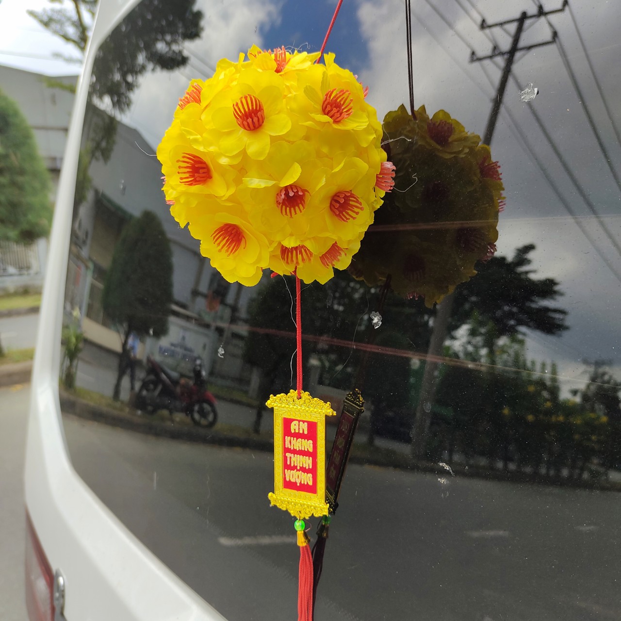 Quả cầu hoa mai trang trí tết (nhiều size) 13CM