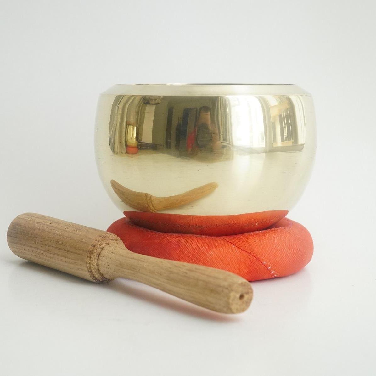 Chuông tụng kinh Phật đồng âm vang - Chuông Huế