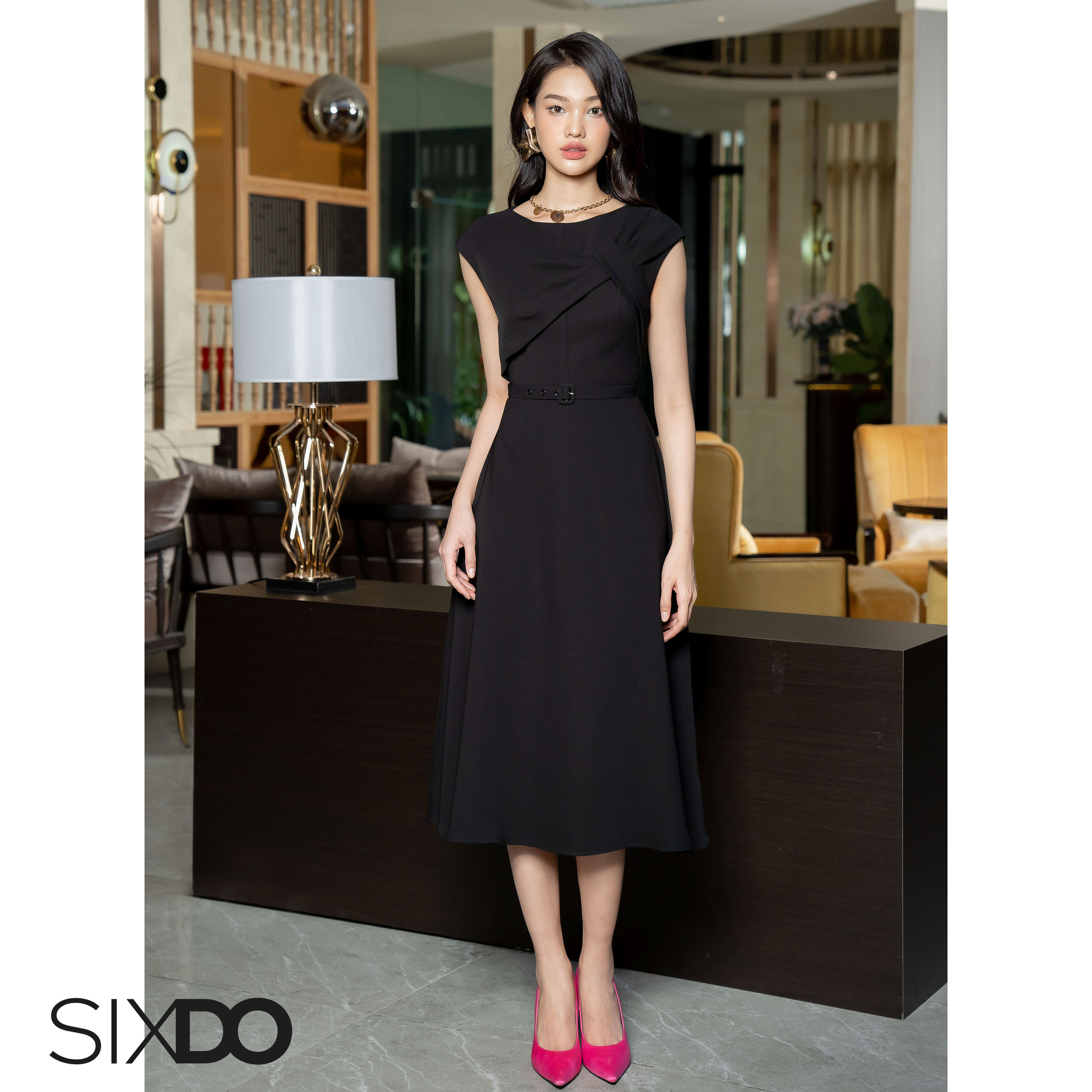 Đầm đen phối đai eo SIXDO (Black Sleeveless Midi Woven Dress)