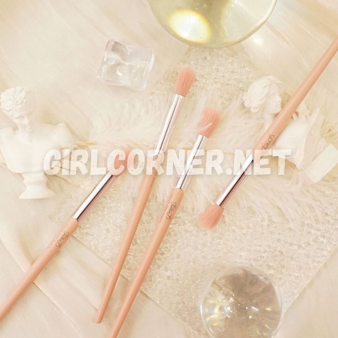 [HCM]Cọ blending mắt Feather B