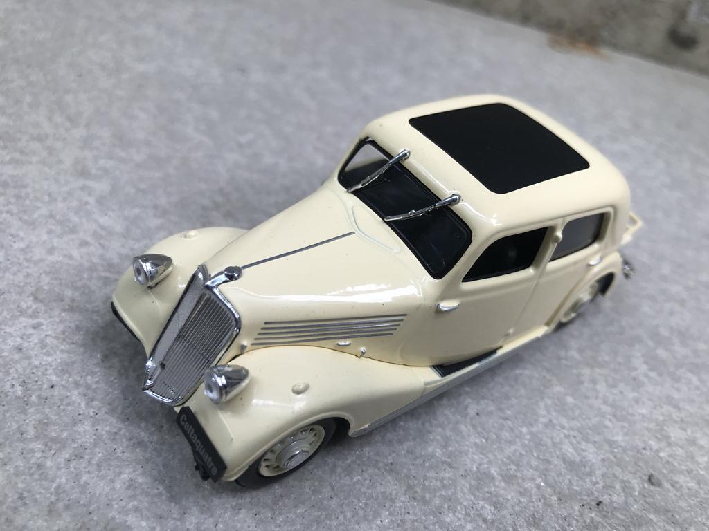 Mô hình xe ô tô cổ Renault Celtaquatre - 1:43
