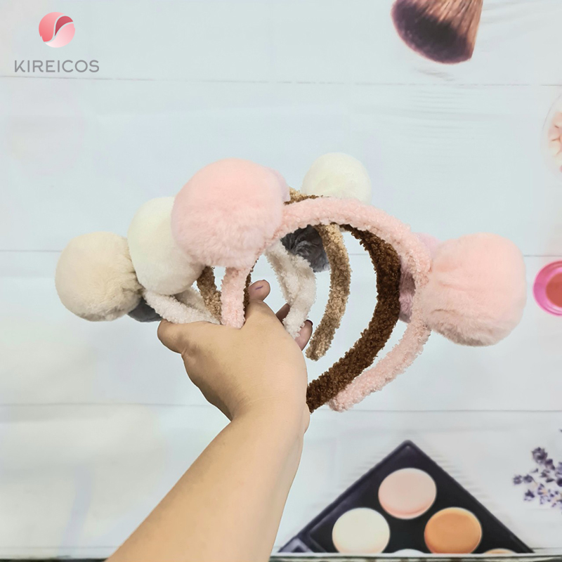 [HCM]Cài Tóc Pom Pom Lông Xù Siêu Cute - kireicos