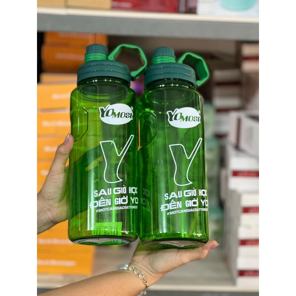 BÌNH NƯỚC CÓ QUAI XÁCH 2L CÓ CHIA VẠCH ( HÀNG KM YOMOST)