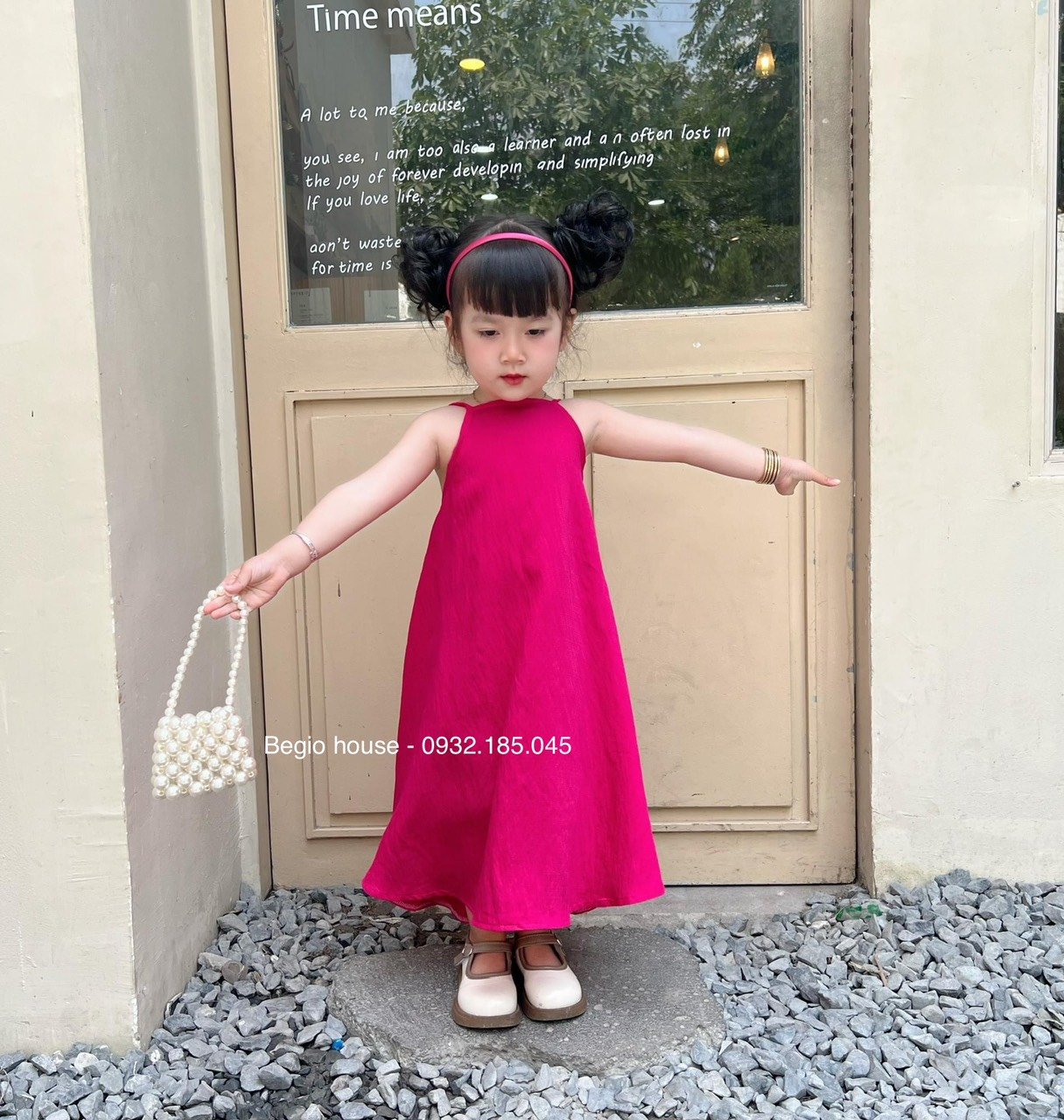 Đầm hở lưng cho mẹ và bé