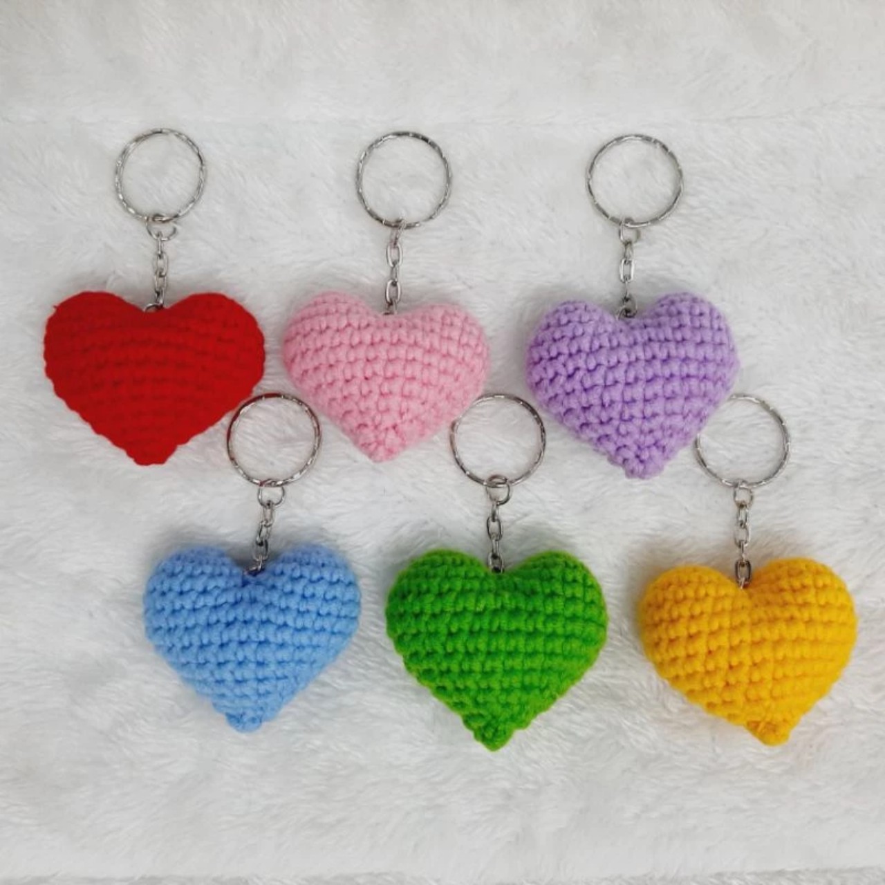 Móc khóa trái tim bằng len handmade dùng trang trí
