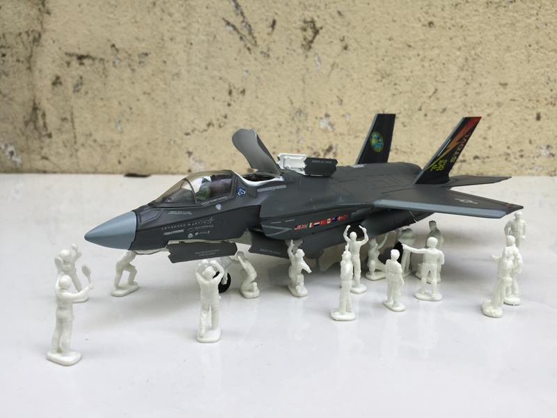 [HCM]MÔ HÌNH Nhân vật Phi đội sân bay mặt đất 1:72