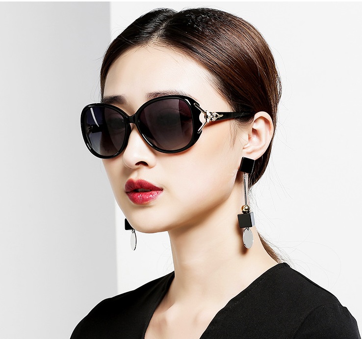 Kính mát nữ thời trang + Tặng bao da B136