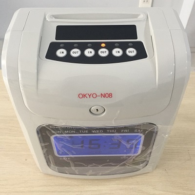 Máy chấm công Thẻ Giấy Okyo A08 - Trắng xám, in kim, 6 cột, 3 ca làm việc, 8 năm bộ nhớ, tặng 200 thẻ