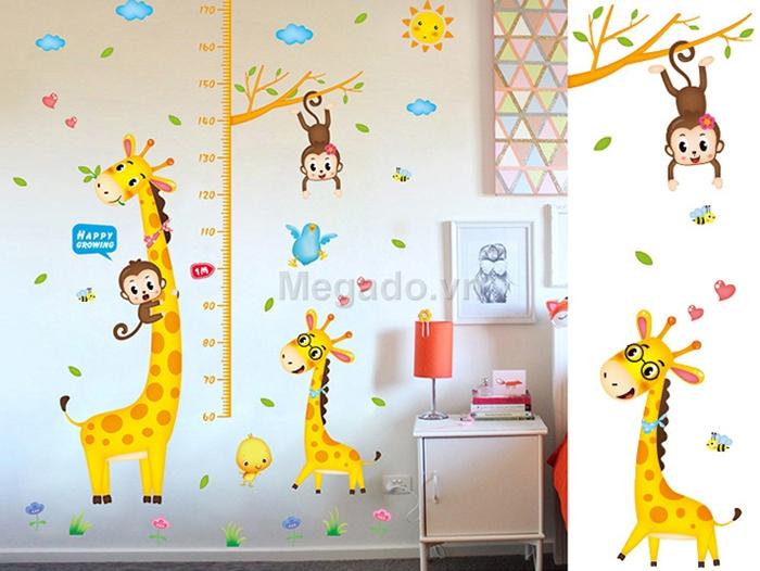 Decal tranh dan thước đo chều dài hươu cao cổ
