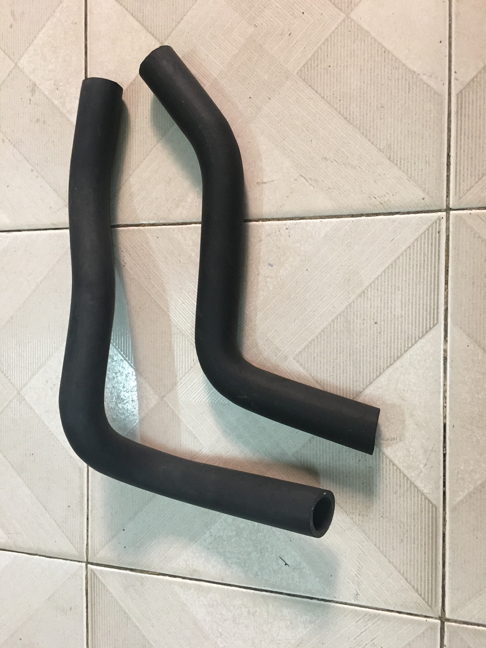 Ống nước cao su .suzuki cóc/5 tạ daewoo matiz 1, 2giá bán tính 1bộ 2 cái