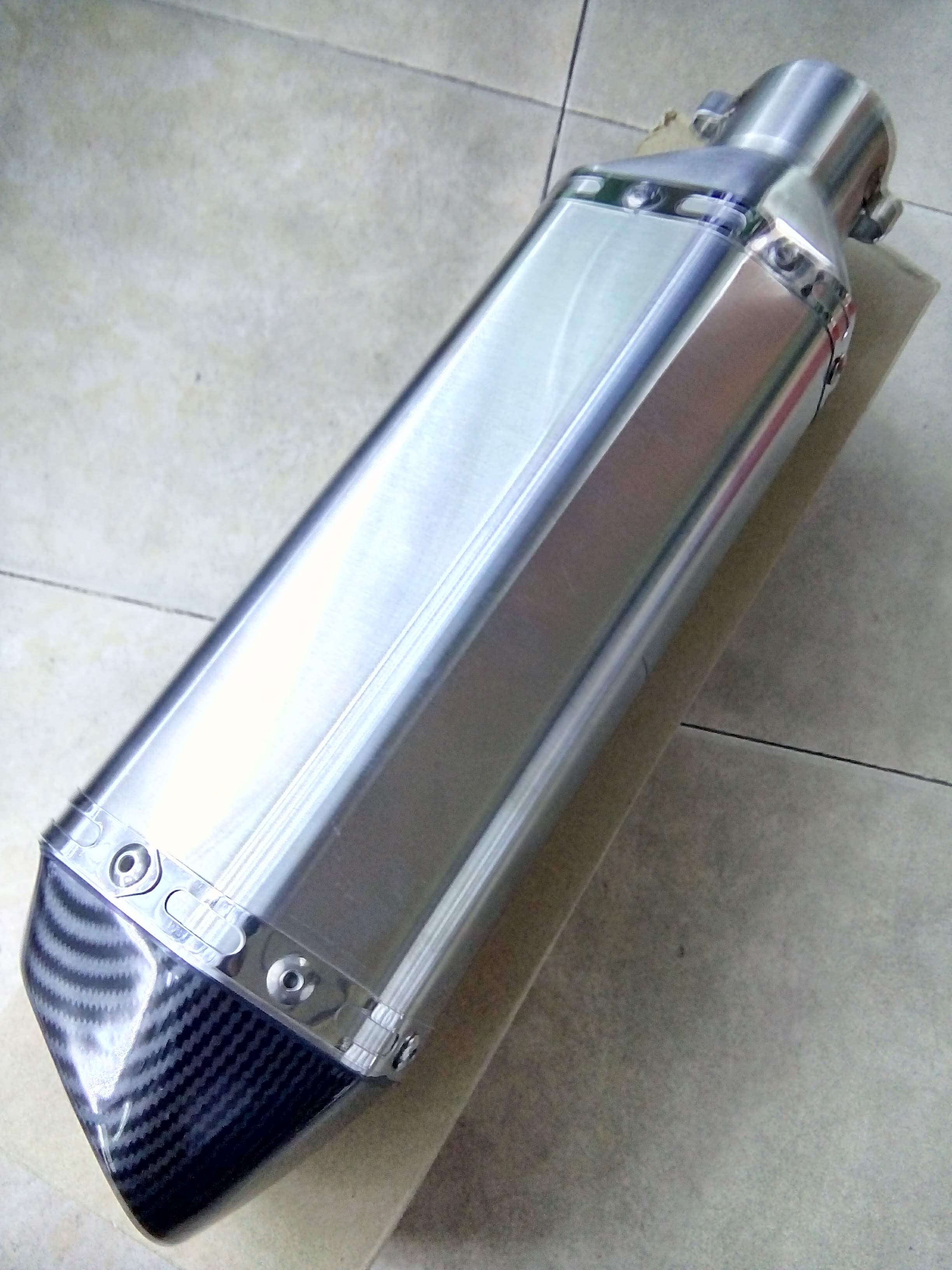 PÔ AKRAPOVIC LỤC GIÁC BẠC NHẬP KHẨU