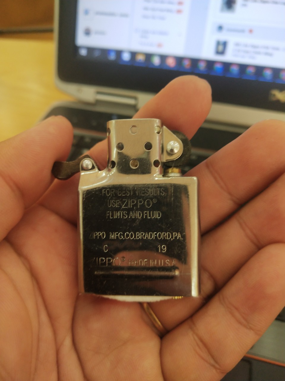 [HCM]Zippo Khắc Laze Logo Bộ Công - An Đen