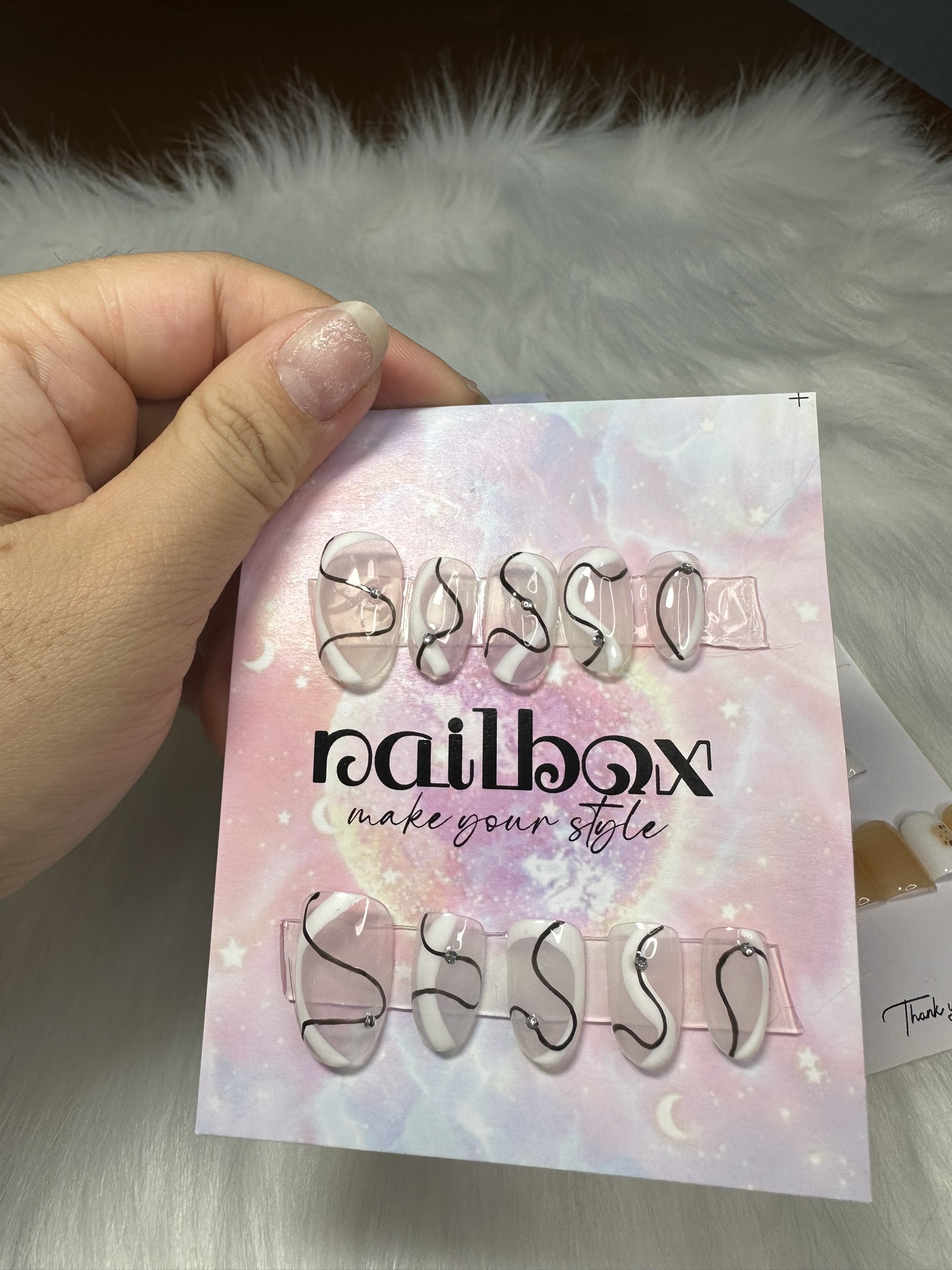 Nailbox thiết kế sẵn, móng giả không chọn size không chọn form