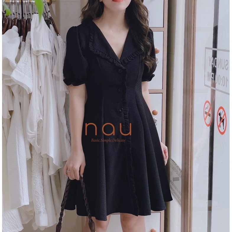 Đầm xốp mềm viền bèo cổ bẻ