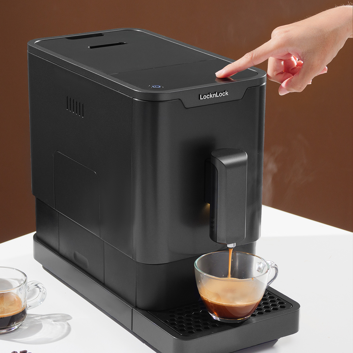 Máy pha cà phê Lock&Lock Espresso Coffee Machine EJC636 Màu đen/Bạc -  5 cấp độ xay, Công suất 19BAR cực mạnh, cảm ứng- Hàng chính hãng