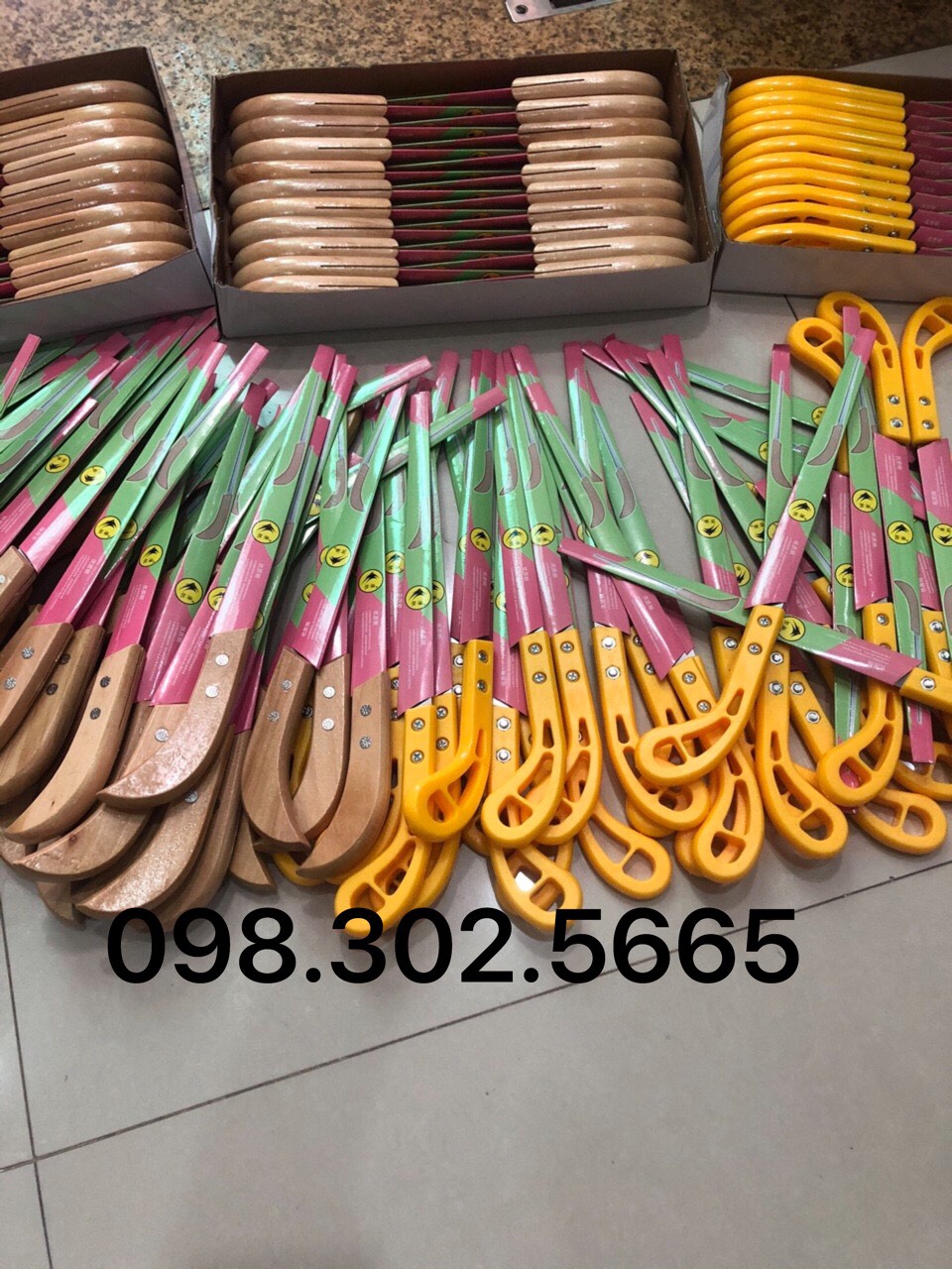 Cưa cầm tay cắt cành mini cán nhựa (cắt cành trong vị trí hẹp)