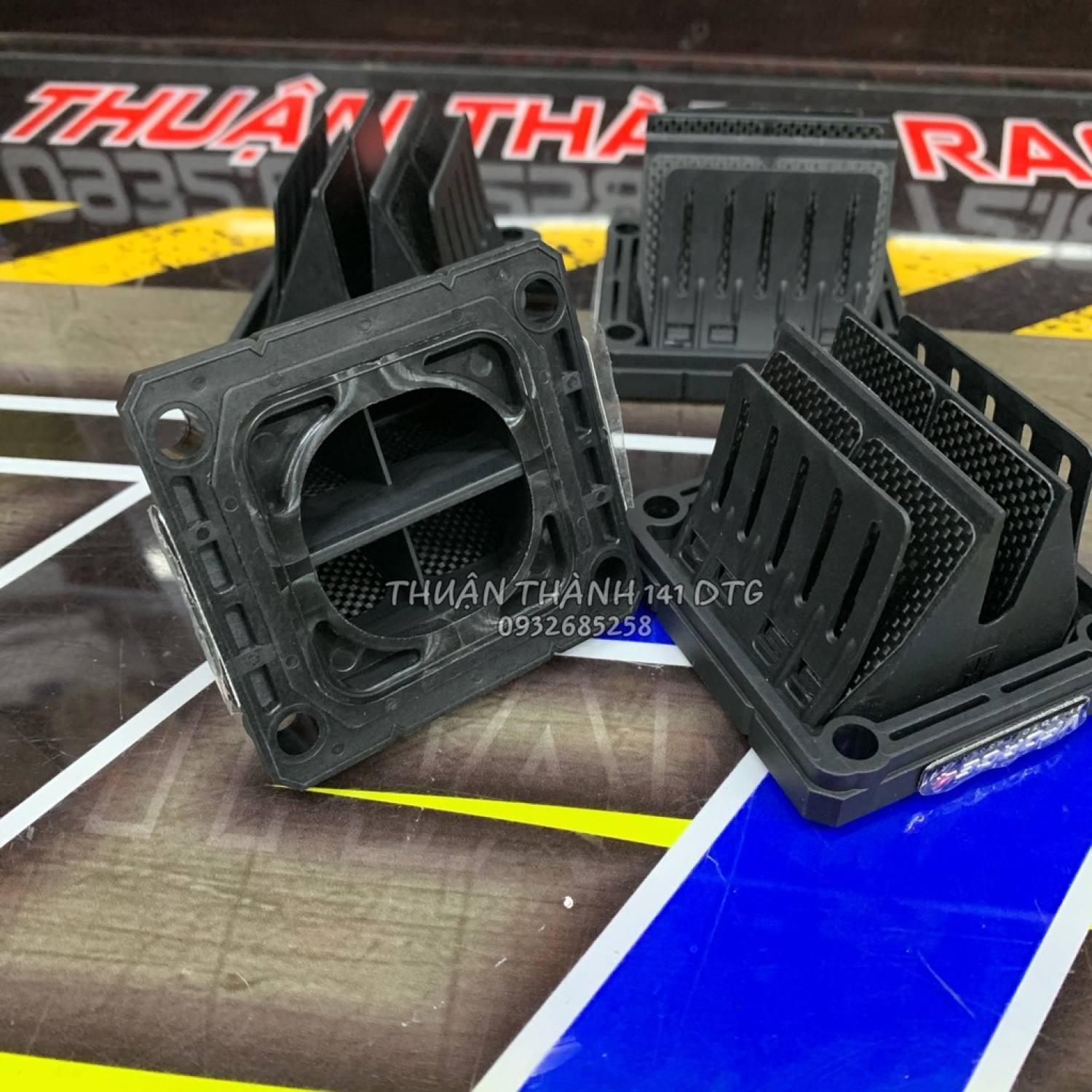 LƯỠI GÀ CACBON YAZ - VFORCE 4 - YAZ125