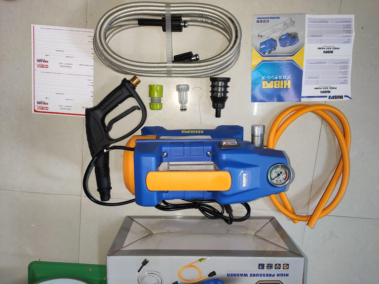 Máy rửa xe cao cấp HIBIKI HB 363 Made in Thái Lan, 2200W, 15 lít/ phút, 11 mpa. Dây đồng chịu nhiệt, vòi xịt chỉnh được tia tròn, dẹt.